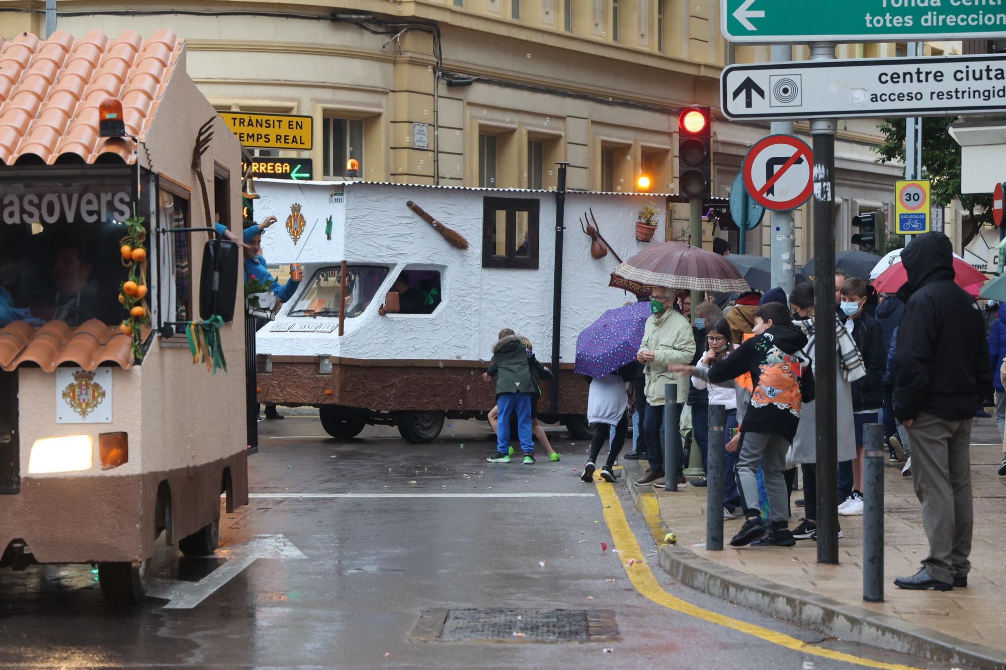 Las mejores imágenes del desfile de carros engalanados y collas de la Magdalena