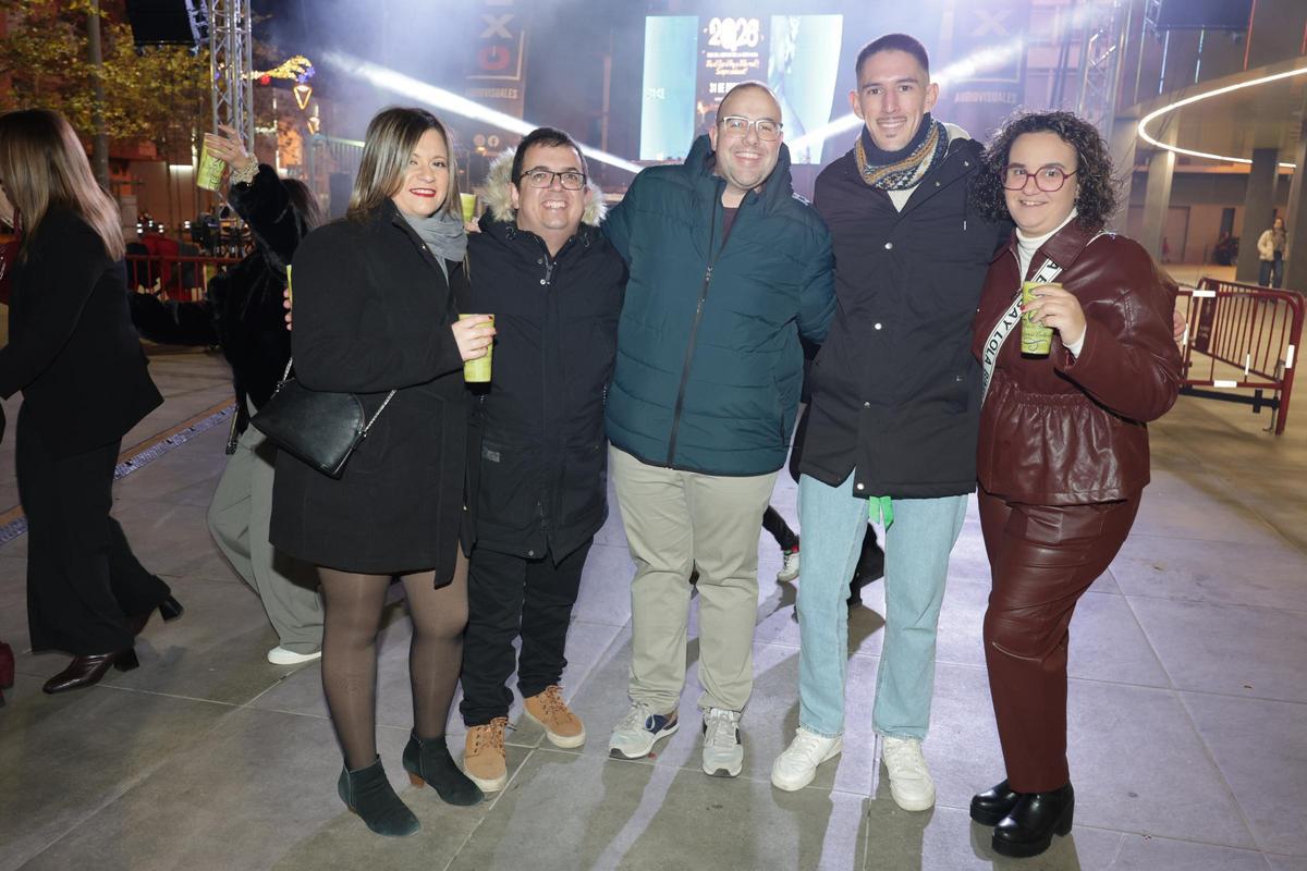 Galería de imágenes: Tardeo en la plaza del Estadio de la Cerámica de Vila-real