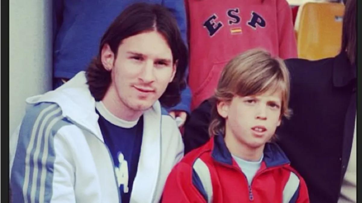 Leo Messi y Dani Olmo en la foto sacada en 2006 en Castelldefels