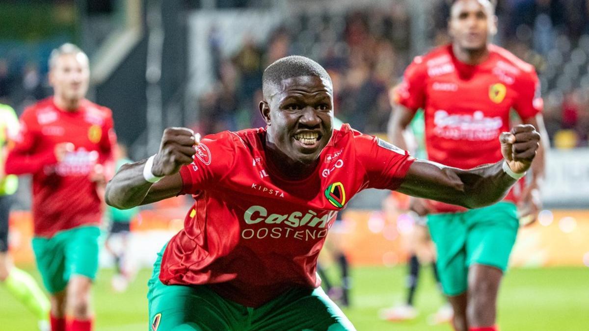 Gueye celebra un gol con el Oostende.