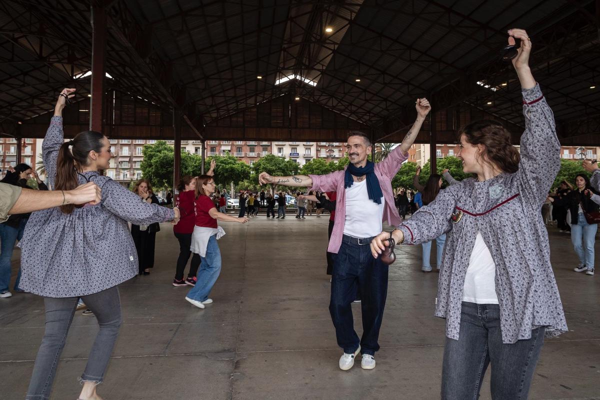 Ensayo general de la "Dansà de les Falles" 2026 (adultos)