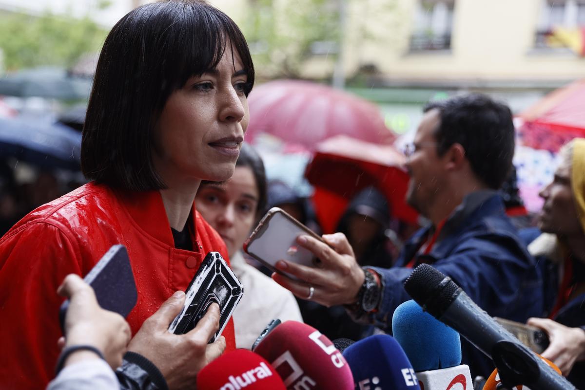 Dirigentes socialistas trasladan su apoyo a Sánchez a su llegada a Ferraz