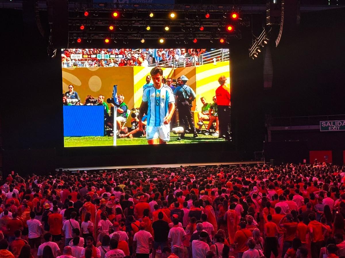 Movistar Arena celebra la segunda estrella de España: "Argentino el que no vote".