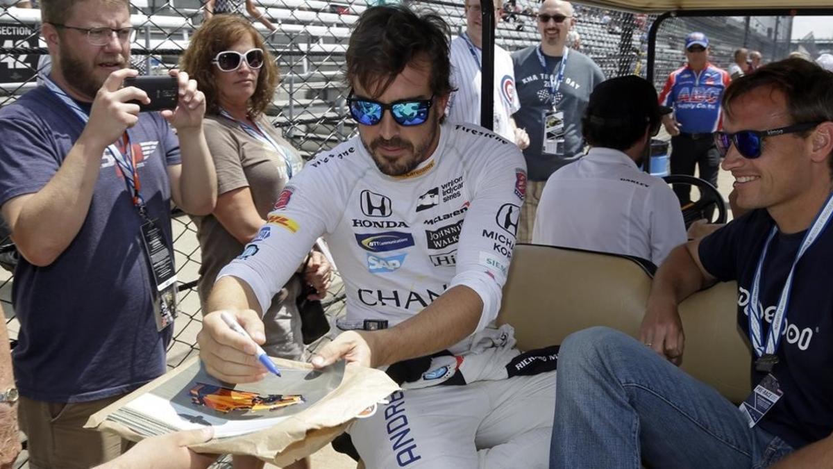 Fernando Alonso, ayer, en Indianápolis, en el día de la prensa.