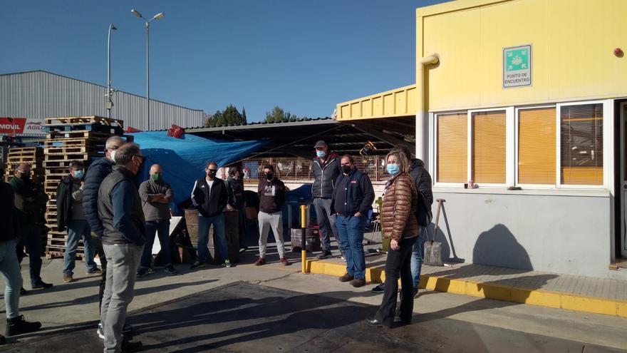 Los trabajadores de Zumos Palma acuerdan llevar su protesta al Parlamento andaluz y al Congreso