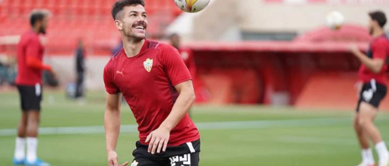 Curro Sánchez, durante un entrenamiento con el Almería.