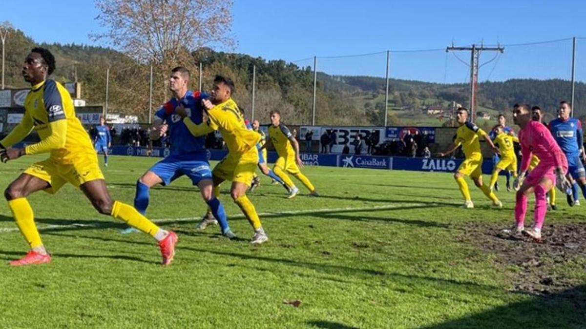 Atlético Baleares beendete das Spiel mit neun Fußballern.