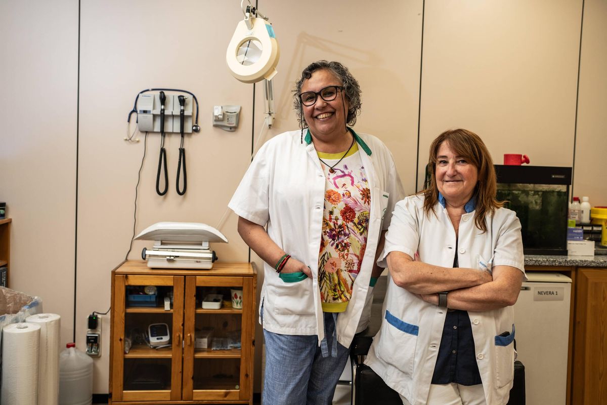 Anissa Lamzab, mediadora y Marta Serrarols, gerente y médica del CAP El Remei de Vic.