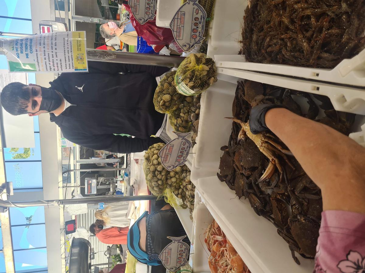 Nécoras a la venta en el puesto de Óscar López. Nécoras a la venta en el puesto de Óscar López.