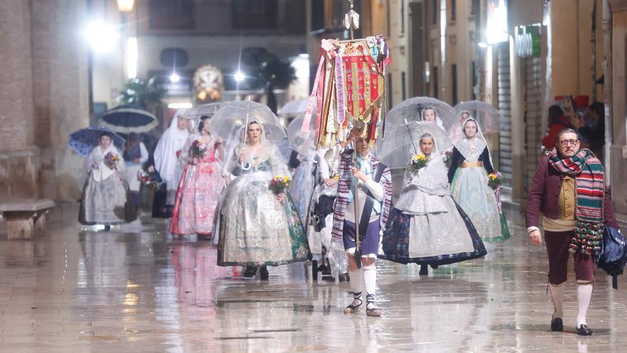 Todas las fotos de la Ofrenda del 18 de marzo por la calle San Vicente entre las 23:00 y la medianoche
