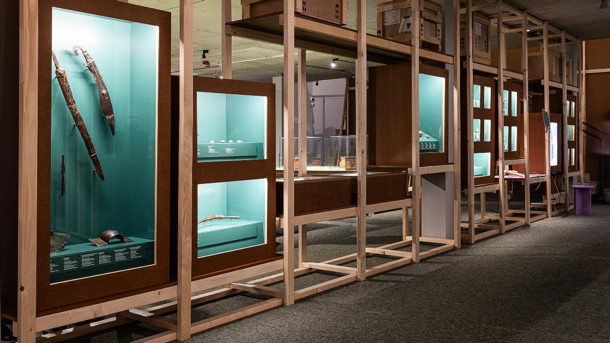 Algunes de les peces arqueològiques que conformen l'exposició a Àustria.