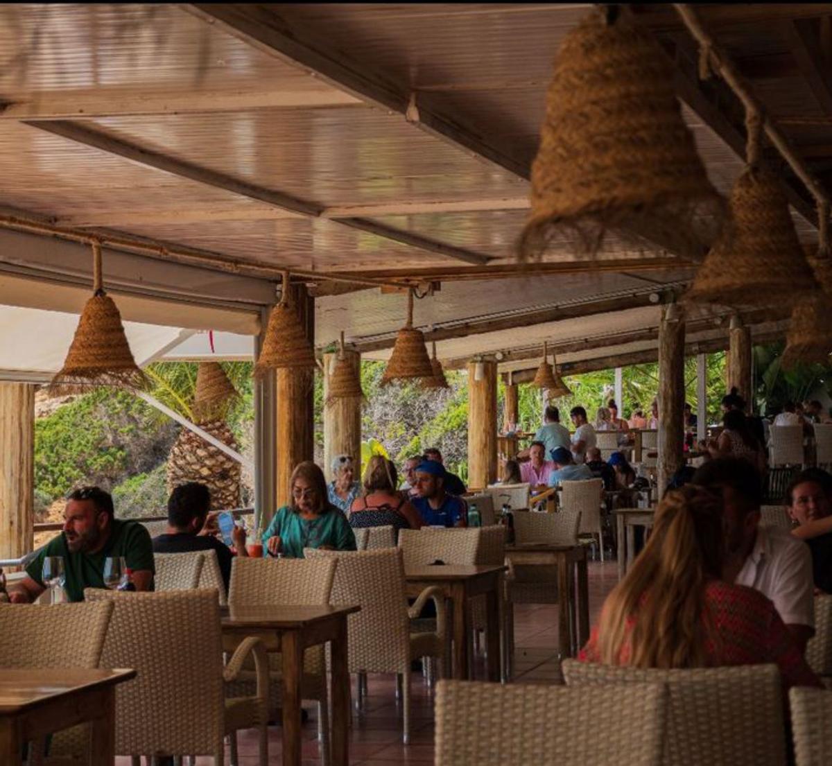Una terraza agradable para disfrutar de la gastronomía.