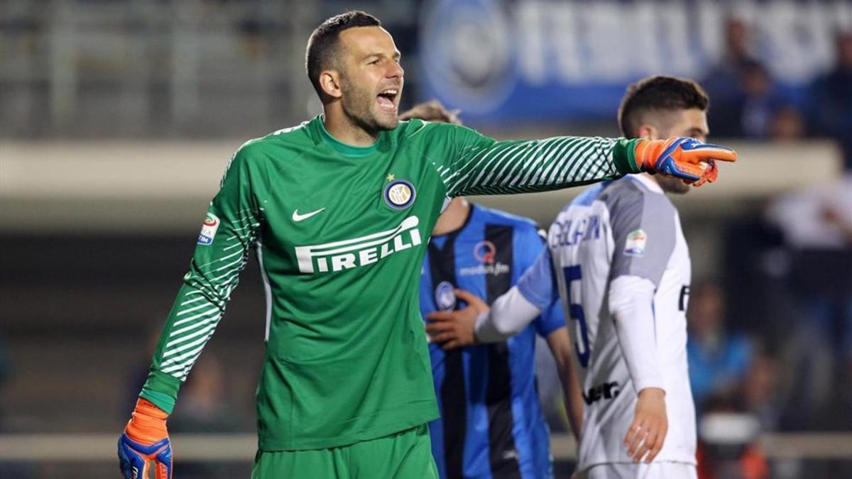 xortunobergamo  italy   14 04 2018   inter s goalkeeper s180414224102