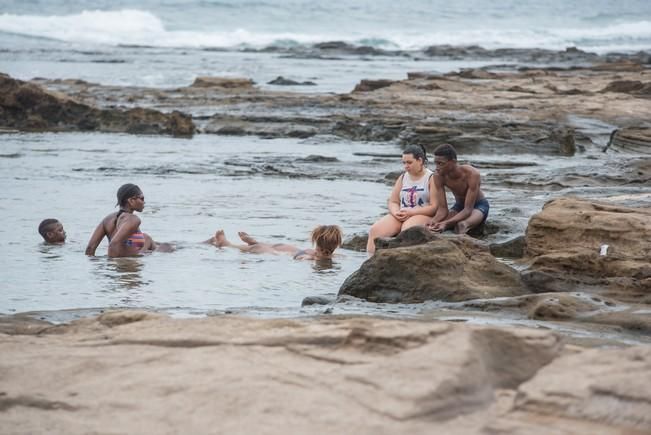 Dia de lunes festivo en la Playa del Confital