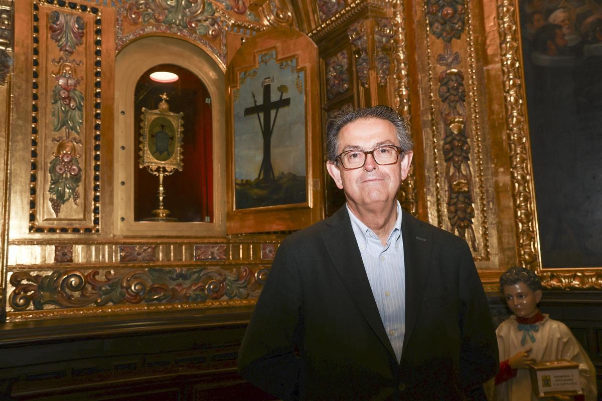 Salvador de Lacy, uno de los caballeros custodios de la reliquia, esta semana en el camarín.
