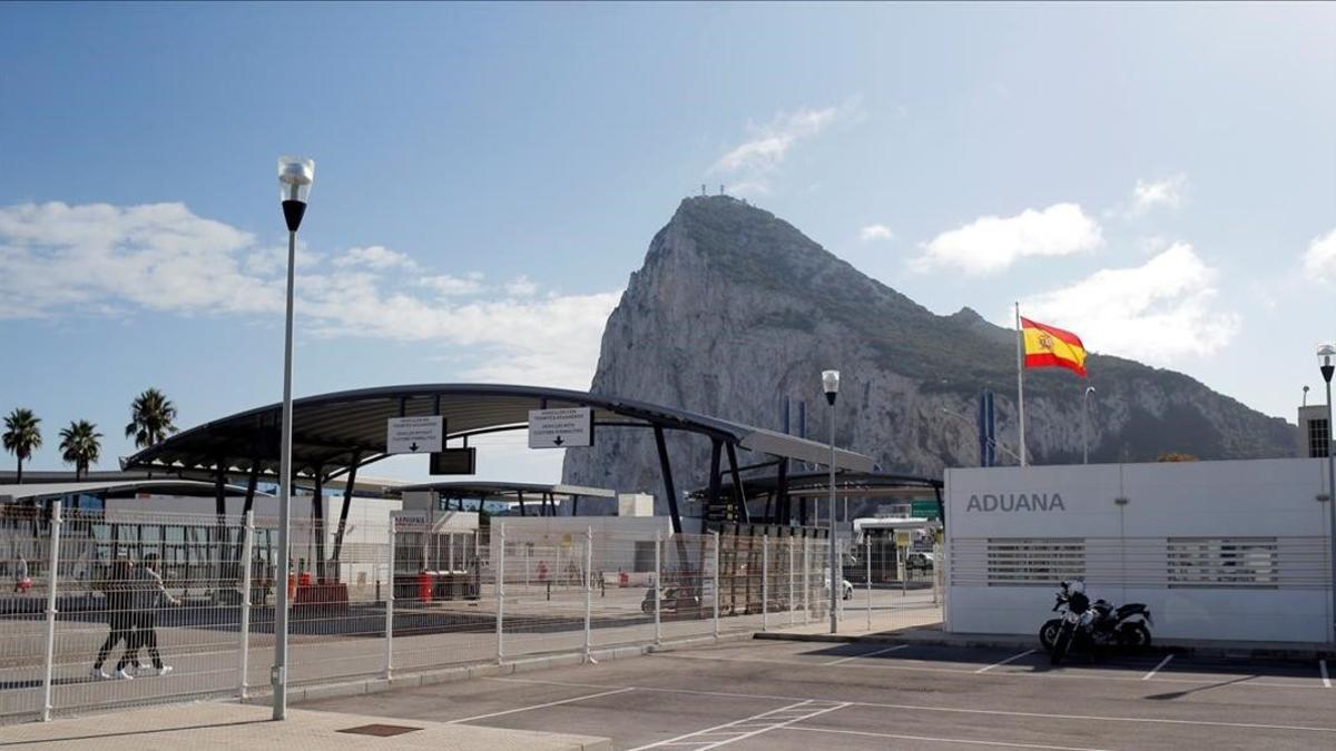 undefined45979546 file photo  the spanish flag flies at the gibraltar spain bo181121173912