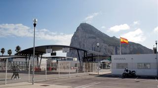 Gibraltar denuncia que un patrullero español intentó echar a dos buques civiles fondeados ante el Peñón