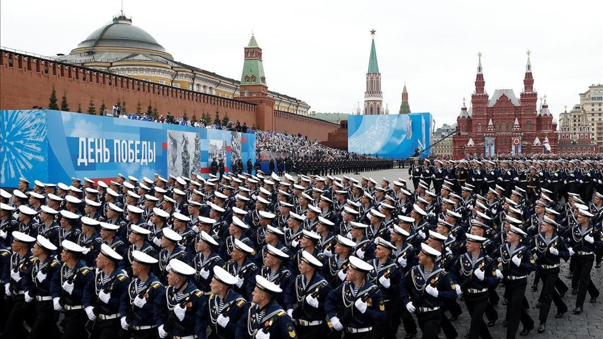 Militares rusos en el desfile del Día de la Victoria, que conmemora el 76º aniversario del triunfo sobre los nazis en la Segunda Guerra Mundial.