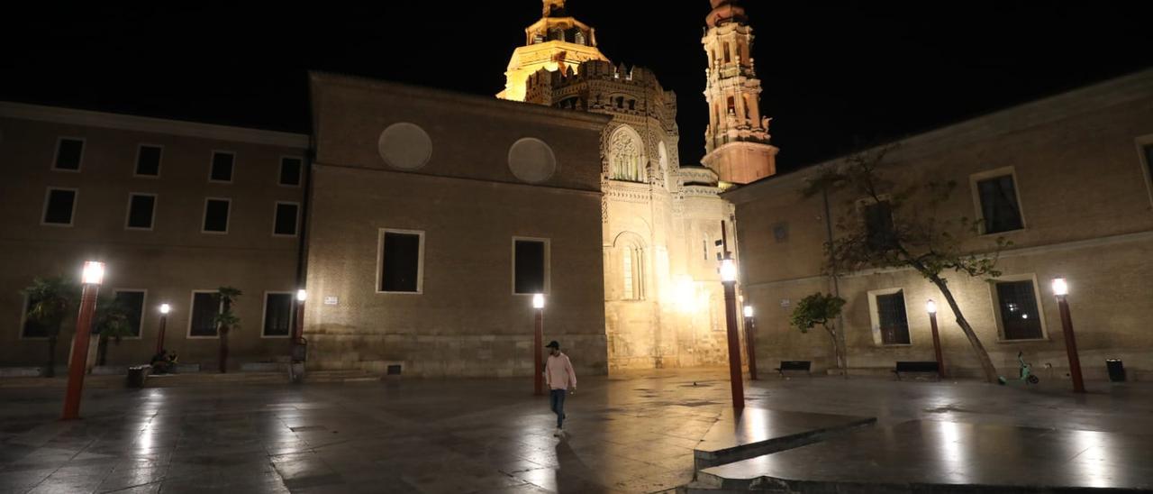 Plaza de San Bruno junto a La Seo de Zaragoza.