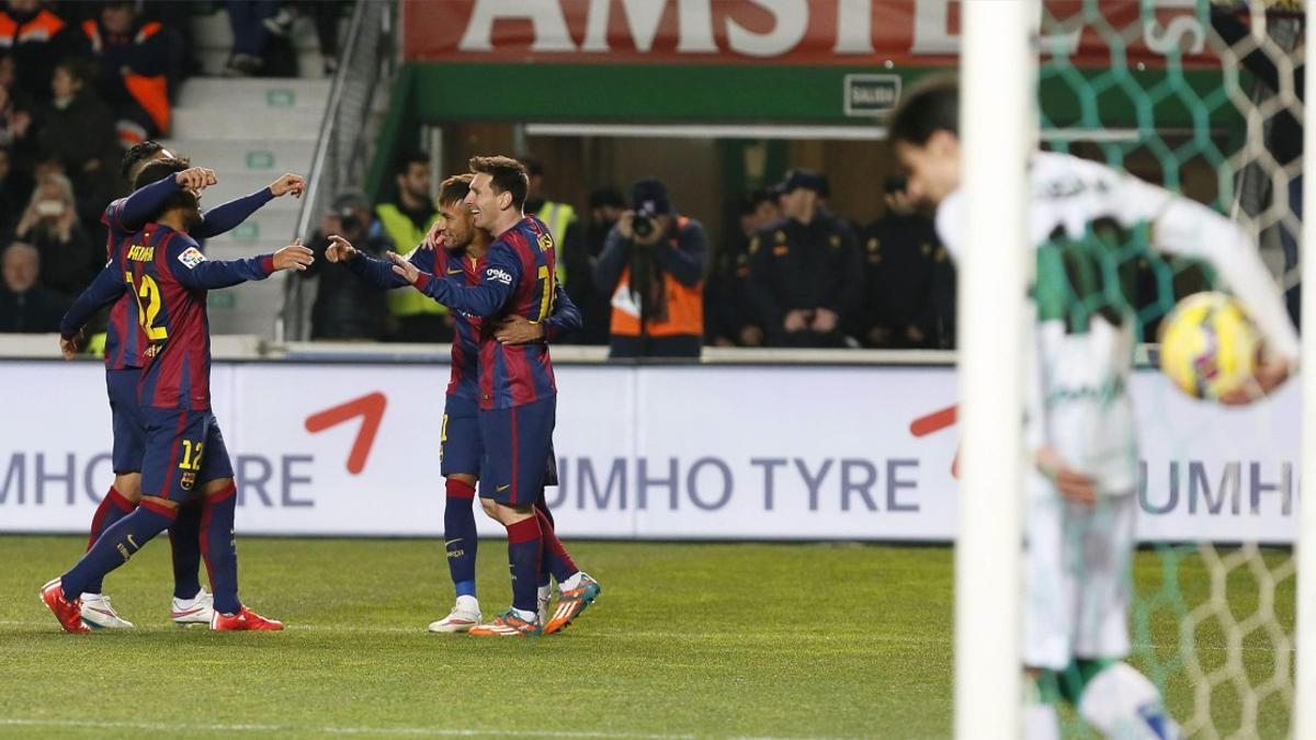 El Barça celebra un gol ante el Elche la temporada 2014/15