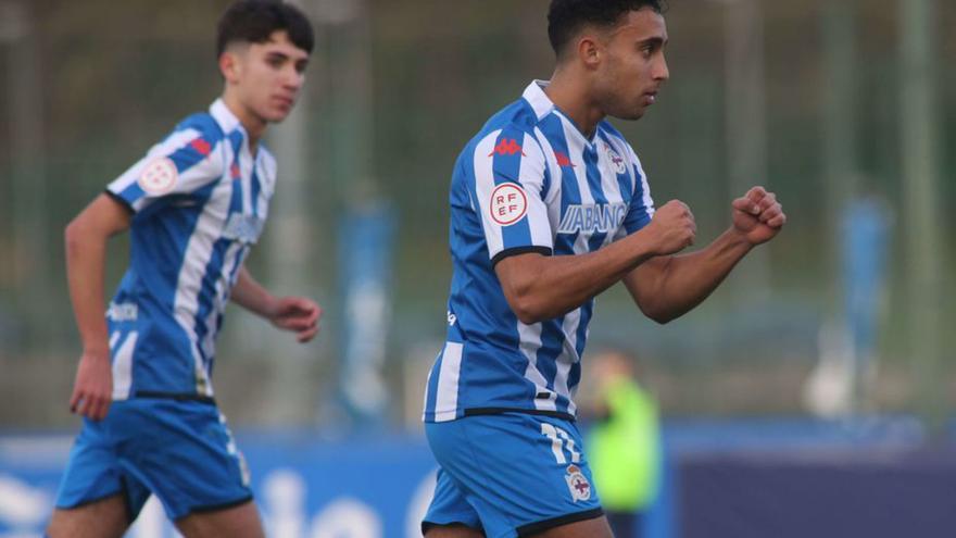 Delgado celebra el primero de los goles deportivistas. |  // IAGO LÓPEZ