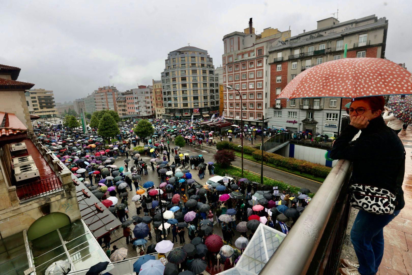 EN IMÁGENES: Así fue la gran manifestación de profesores por la enseñanza pública asturiana
