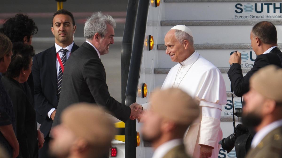 El papa León XIV aterriza en el aeropuerto de Tenerife Norte