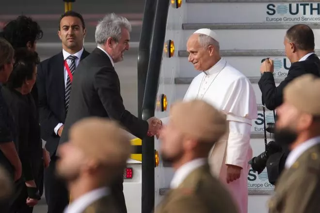 El papa León XIV aterriza en el aeropuerto de Tenerife Norte