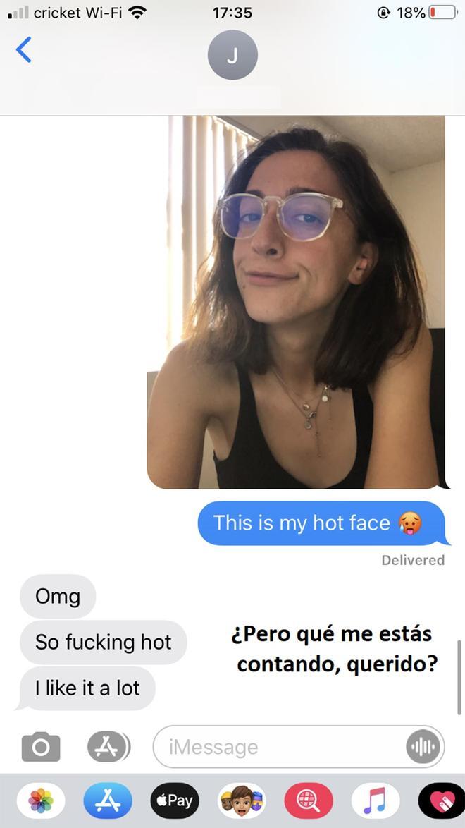Carmen Raya haciendo sexting en Los Angeles