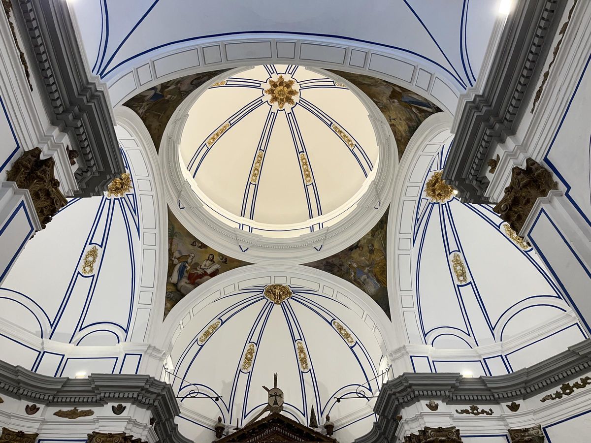 Los trabajos se han centrado en recuperar las pinturas murales, la cúpula central y las bóvedas.