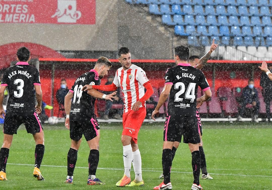 El Tenerife cae ante el Almería (2-0)