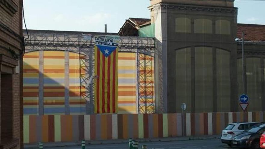 La Fàbrica Nova de Manresa estrena lones... i estelada