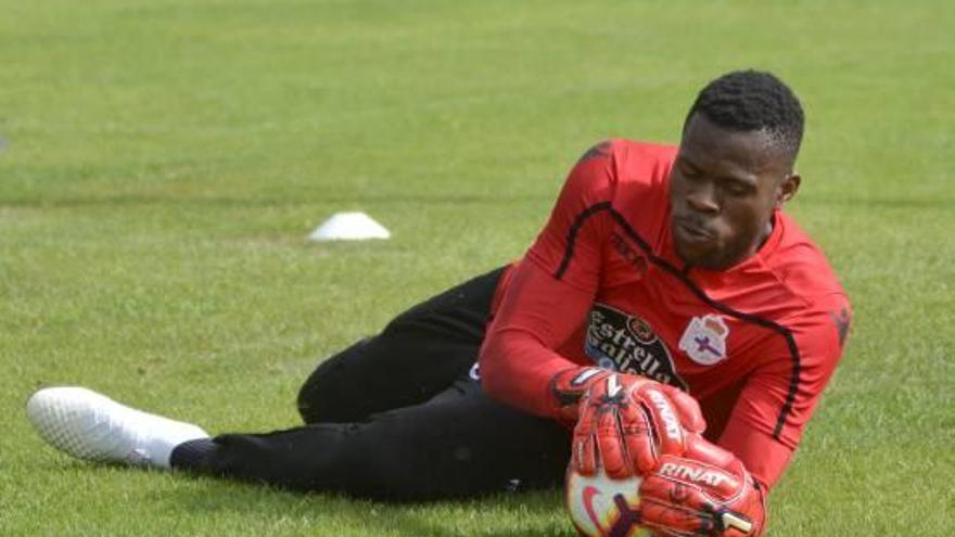 Francis Ozoho, durante un entrenamiento del Deportivo.