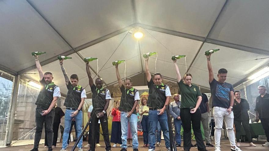 Wilkin Aquiles se estrena en Villaviciosa, la única prueba de escanciadores que le faltaba por ganar en Asturias