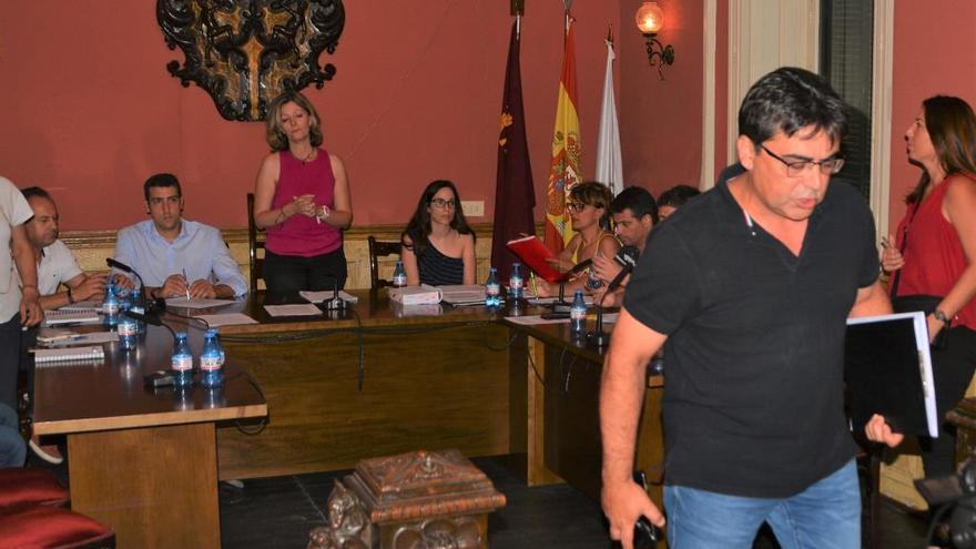 Rodríguez abandonó el pleno después de que la alcaldesa Hortelano ordenase a la Policía su desalojo.