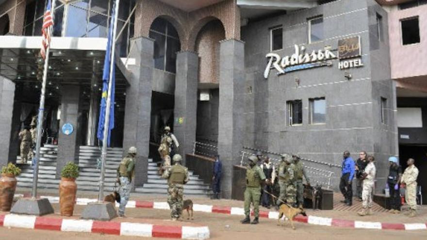 La fuerzas especiales de Malí entran en el hotel de Bamako