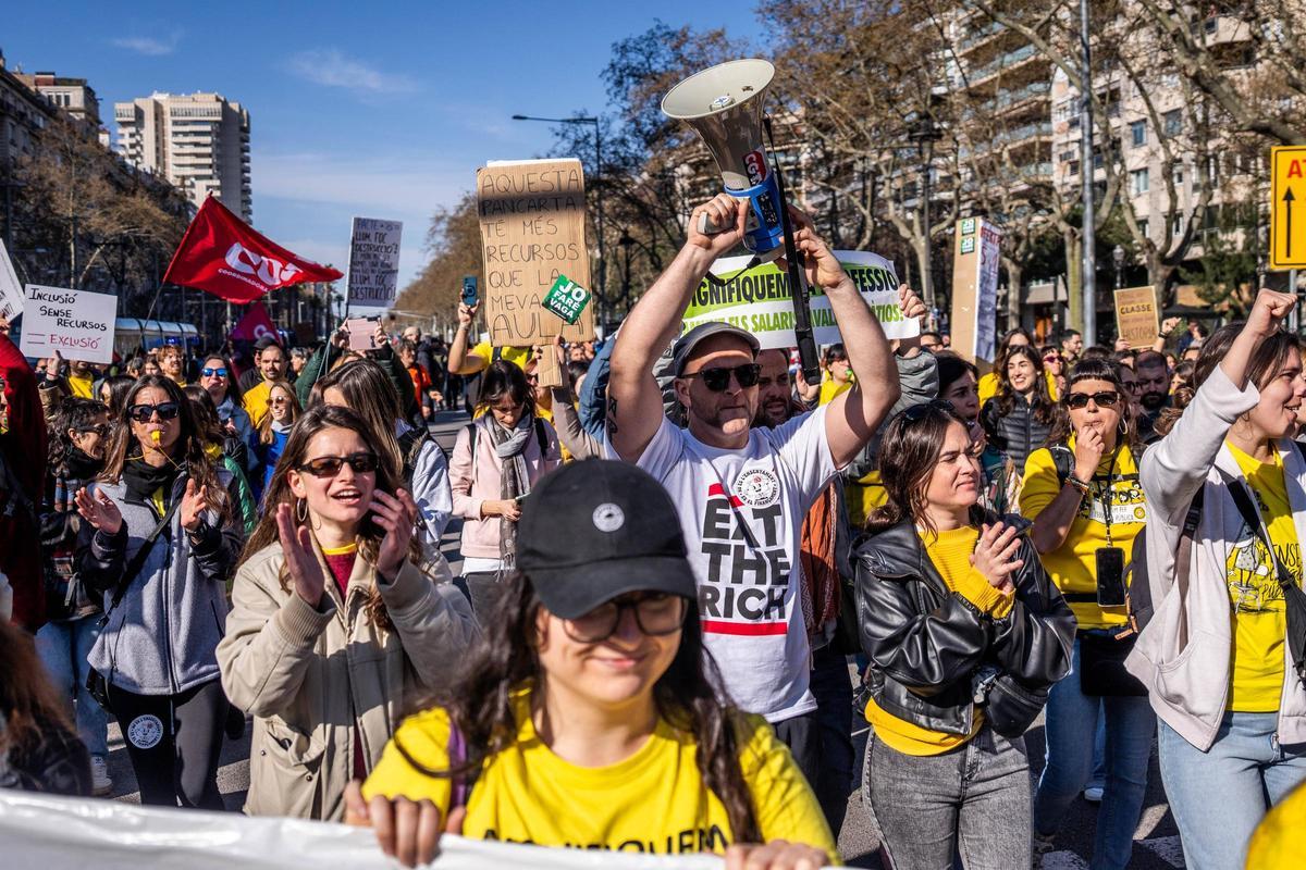 La manifestación de profesores toma el centro de Barcelona