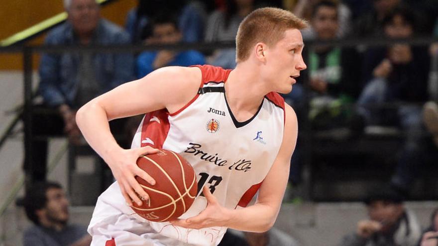 Marius Grigonis es trenca el lligament del turmell esquerre