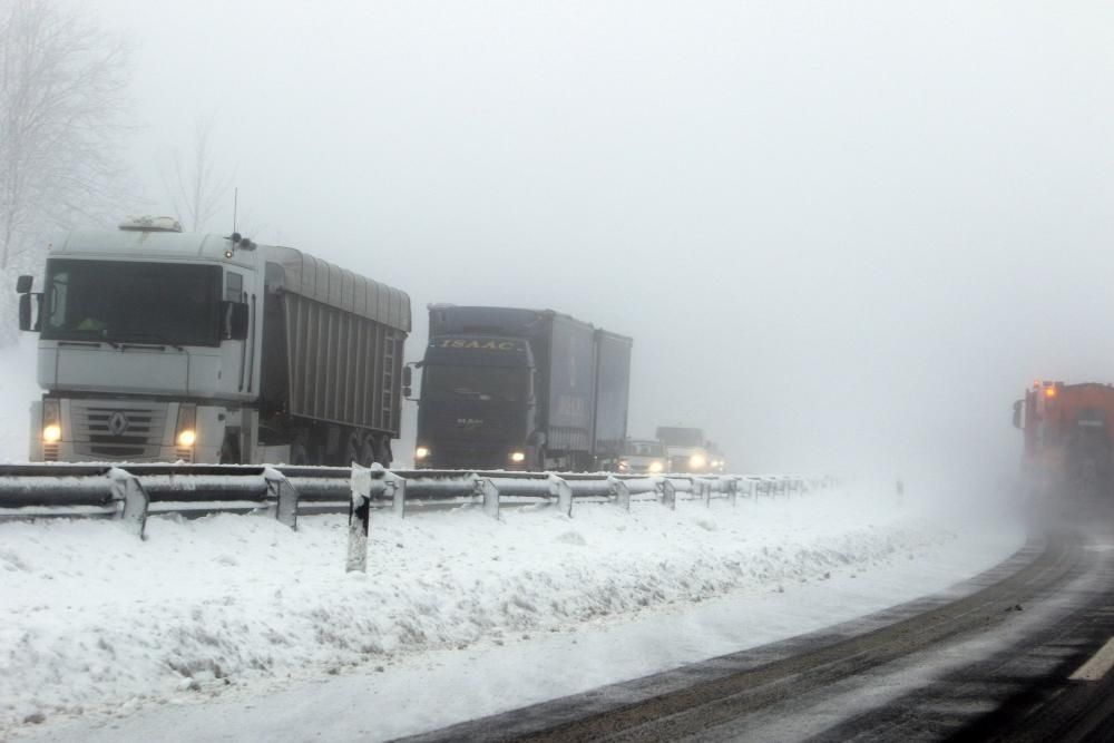 Temporal en la autopista del Huerna