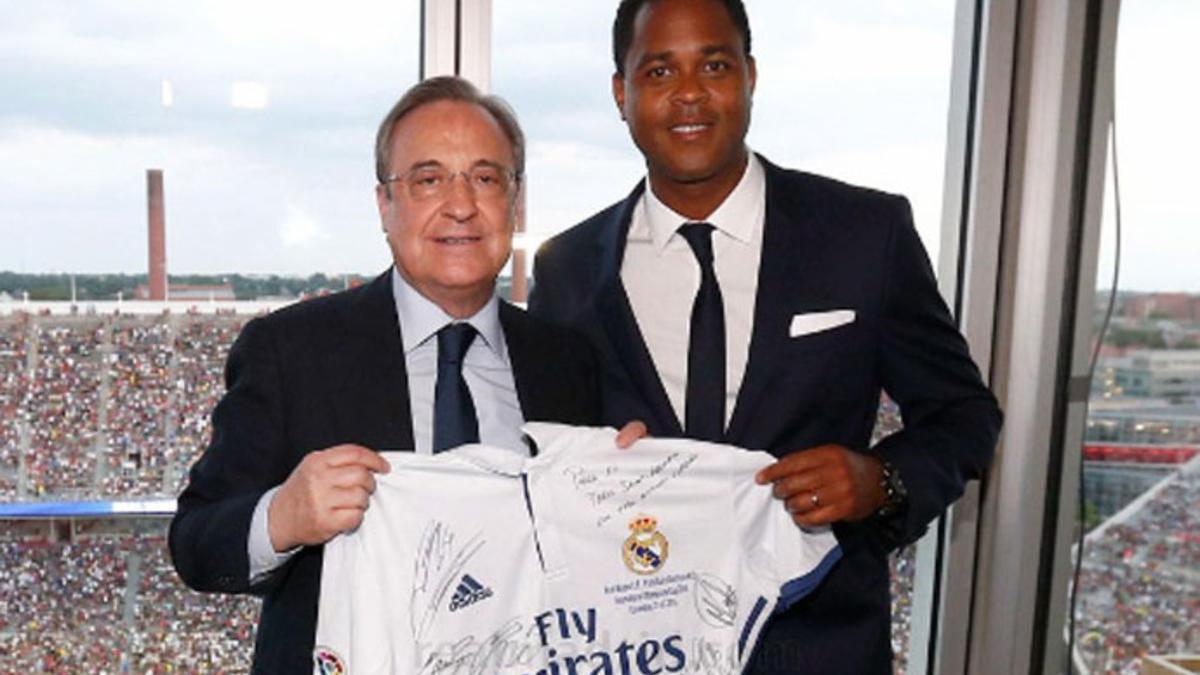 Kluivert, junto a Florentino Pérez