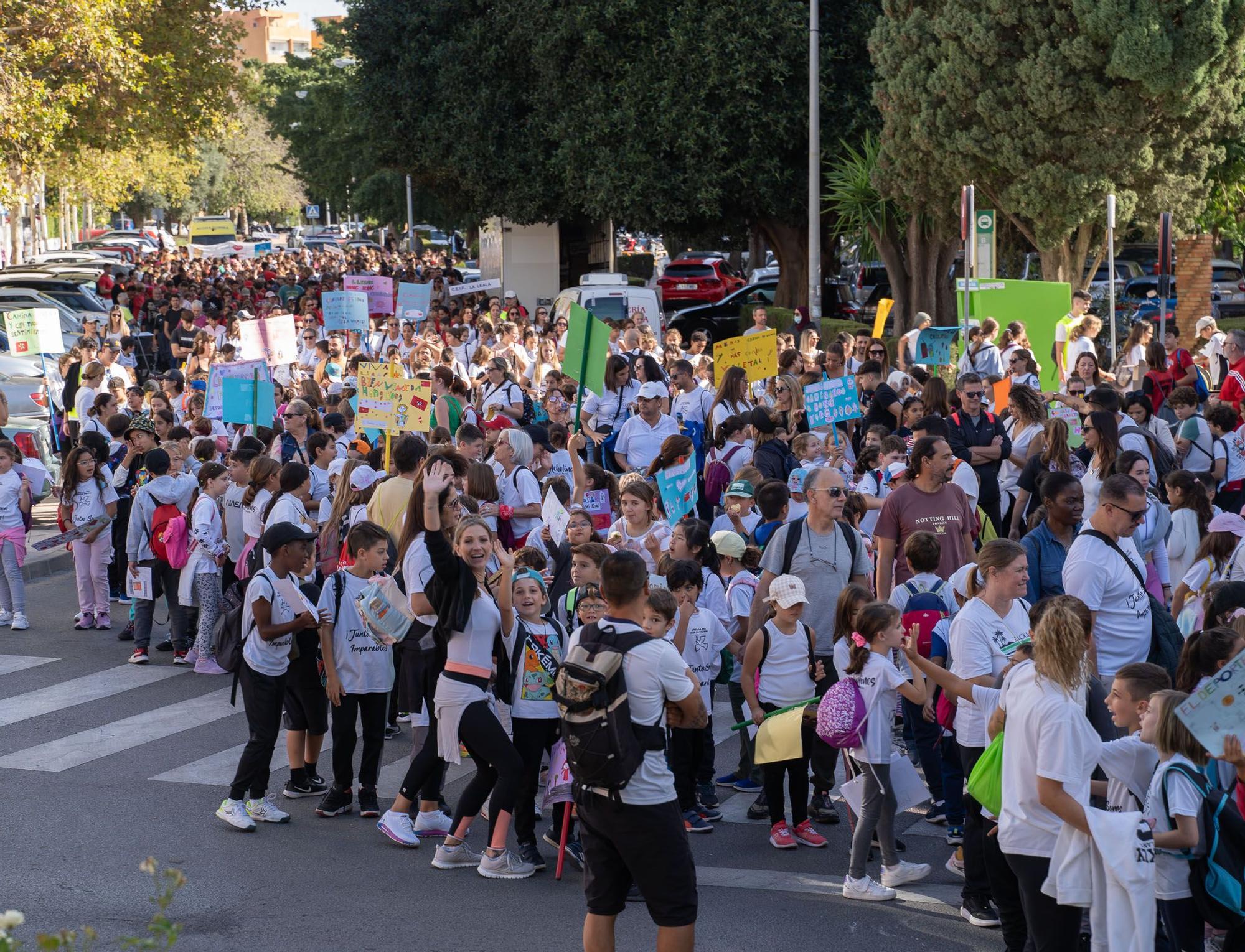 La carrera de Benalmádena 'Caminando por un reto', en imágenes