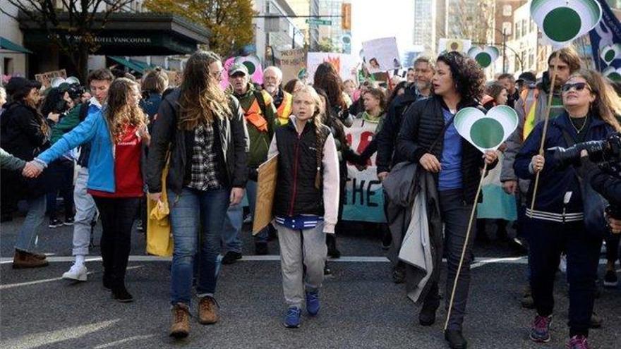 Greta Thunberg protesta junto a miles de personas en Canadá por la crisis climática