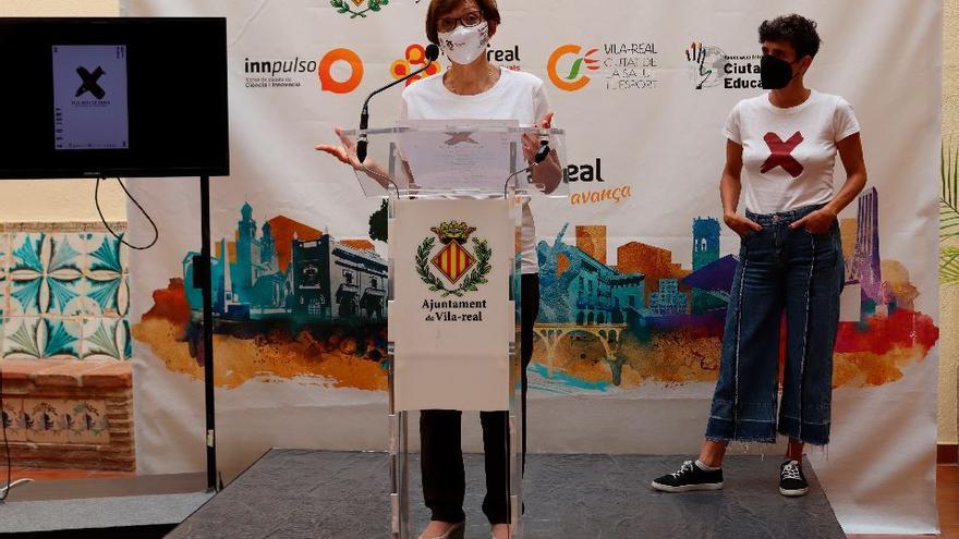 La concejala de Cultura de Vila-real, Rosario Royo; y la directora del festival de danza, Pepa Cases, durante la presentación de la programación.