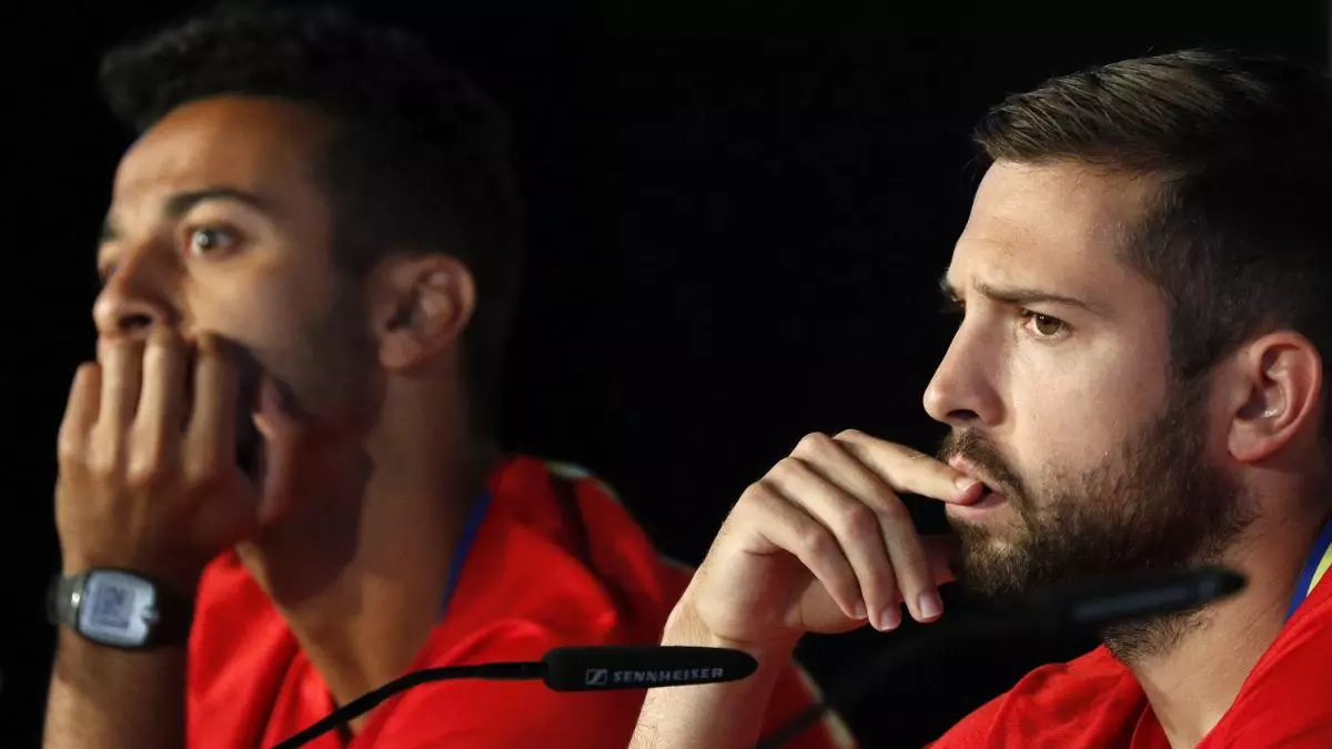 Oficial: Jordi Alba y Thiago Alc芍ntara entran en el CE L'Hospitalet