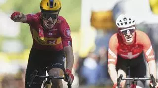 Caída de Pogacar y susto gordísimo antes de los Pirineos