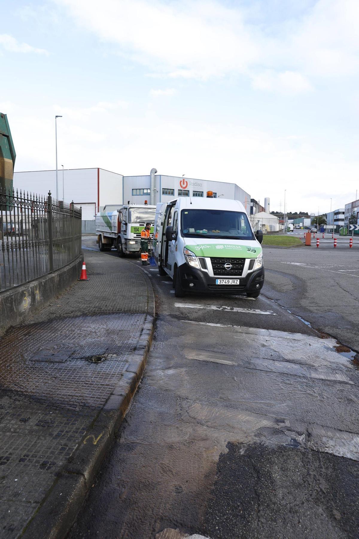 La carrera ilegal que ha dejado un reguero de heridos en Gijón, en imágenes