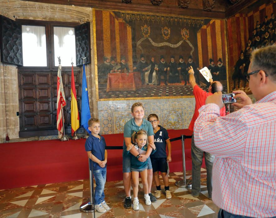 Puertas abiertas en el Palau de la Generalitat con motivo del 9 d'Octubre