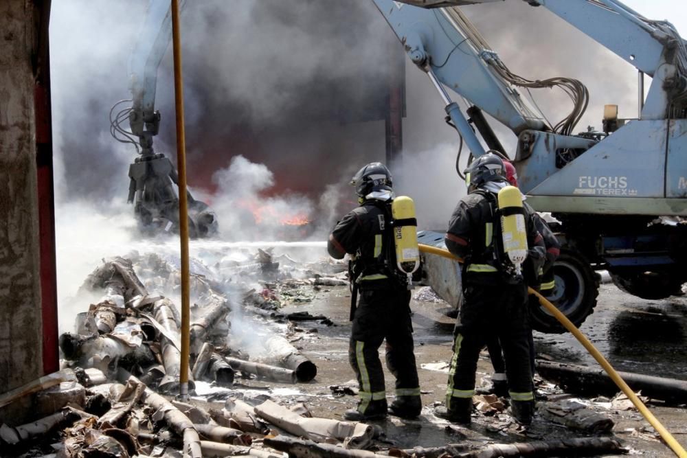 Incendio en una chatarrería de La Unión