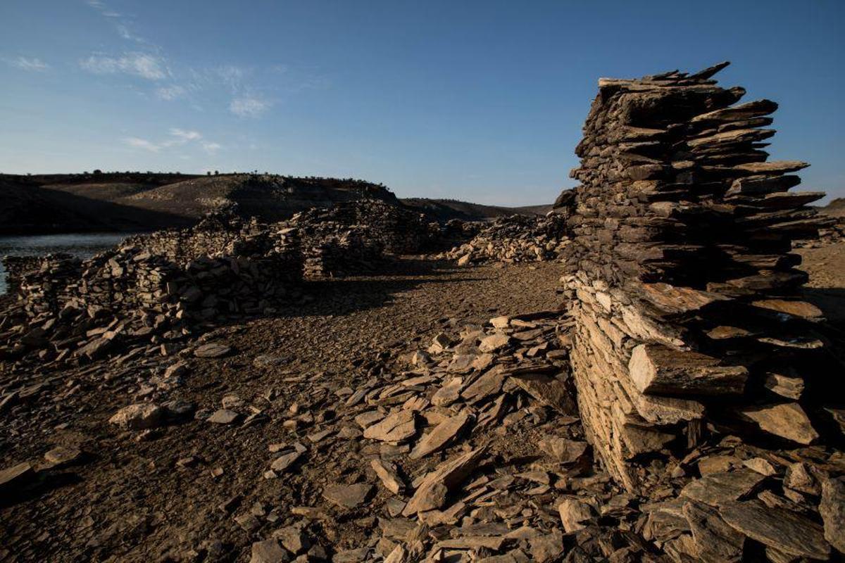 San Pedro de la Nave emerge en Ricobayo