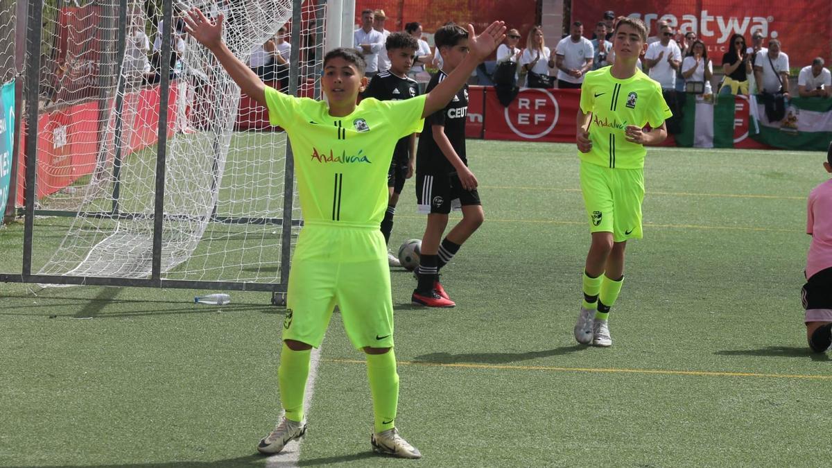 Rodrigo celebra el gol que le marcó a la selección de Ceuta.
